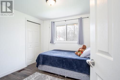 350 Thorncrest Drive, Waterloo, ON - Indoor Photo Showing Bedroom