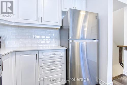 59 - 575 Woodward Avenue, Hamilton, ON - Indoor Photo Showing Kitchen