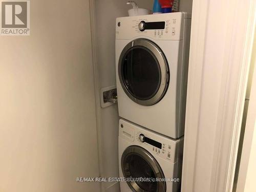 210 - 608 Richmond Street W, Toronto, ON - Indoor Photo Showing Laundry Room