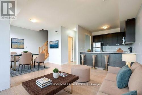 9 - 9601 Jane Street, Vaughan, ON - Indoor Photo Showing Living Room