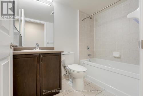 1007 - 19 Grand Trunk Crescent, Toronto, ON - Indoor Photo Showing Bathroom