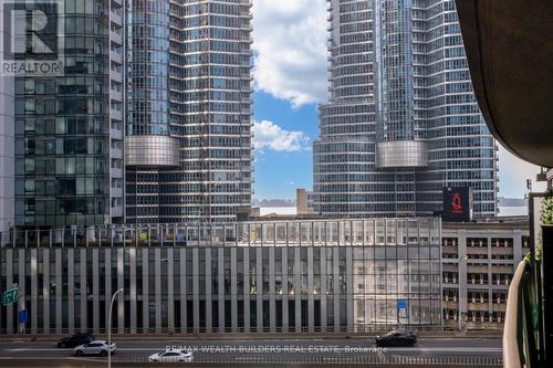 1007 - 19 Grand Trunk Crescent, Toronto, ON - Outdoor