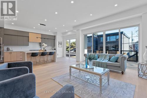 67 Bexhill Avenue, Toronto, ON - Indoor Photo Showing Living Room