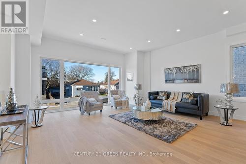 67 Bexhill Avenue, Toronto, ON - Indoor Photo Showing Living Room