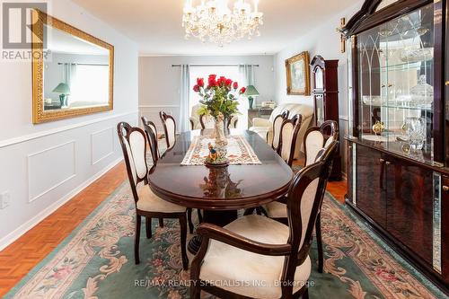 949 Hampstead Court, Mississauga, ON - Indoor Photo Showing Dining Room