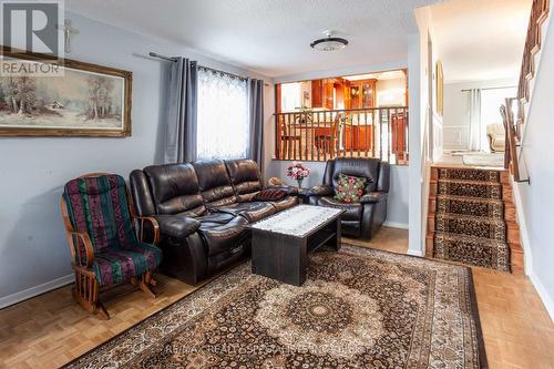 949 Hampstead Court, Mississauga, ON - Indoor Photo Showing Living Room