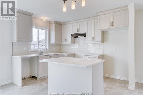 1052 Lublin Avenue, Windsor, ON - Indoor Photo Showing Kitchen