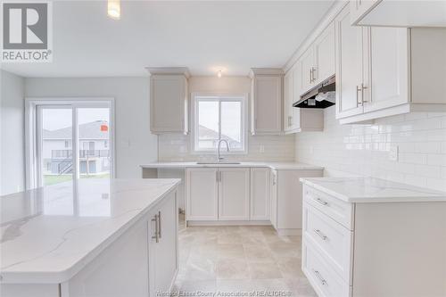 1052 Lublin Avenue, Windsor, ON - Indoor Photo Showing Kitchen