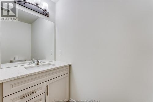 1052 Lublin Avenue, Windsor, ON - Indoor Photo Showing Bathroom