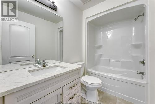 1052 Lublin Avenue, Windsor, ON - Indoor Photo Showing Bathroom