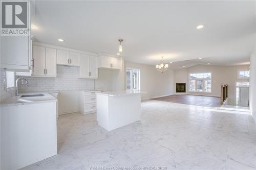 1040 Lublin Avenue, Windsor, ON - Indoor Photo Showing Kitchen