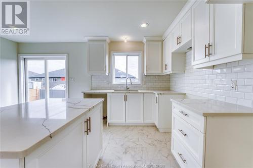 1040 Lublin Avenue, Windsor, ON - Indoor Photo Showing Kitchen