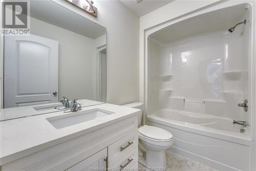 1040 Lublin Avenue, Windsor, ON - Indoor Photo Showing Bathroom