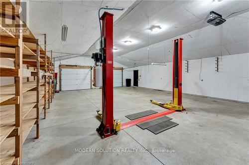 31 Hoodless Court, Brantford, ON - Indoor Photo Showing Garage