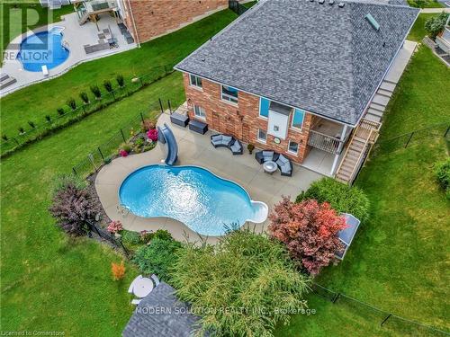 31 Hoodless Court, Brantford, ON - Outdoor With In Ground Pool