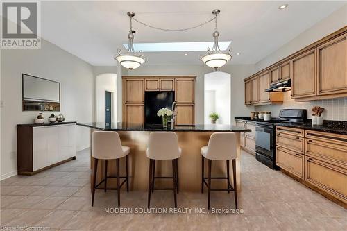 31 Hoodless Court, Brantford, ON - Indoor Photo Showing Kitchen