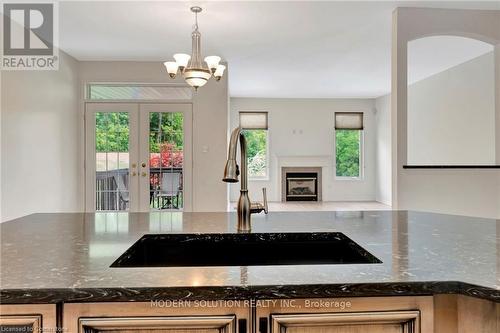 31 Hoodless Court, Brantford, ON - Indoor Photo Showing Kitchen