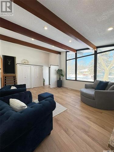 177 Procter Place, Regina, SK - Indoor Photo Showing Living Room