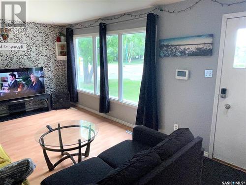 454 Montreal Avenue S, Saskatoon, SK - Indoor