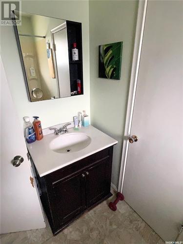 454 Montreal Avenue S, Saskatoon, SK - Indoor Photo Showing Bathroom