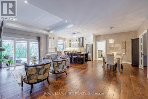 7 Parklane Crescent, St. Catharines (461 - Glendale/Glenridge), ON - Indoor Photo Showing Dining Room