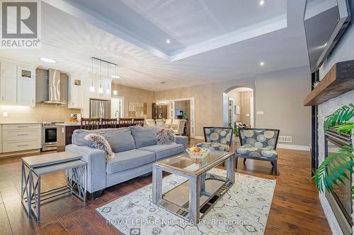 7 Parklane Crescent, St. Catharines (461 - Glendale/Glenridge), ON - Indoor Photo Showing Living Room