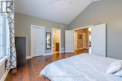 7 Parklane Crescent, St. Catharines (461 - Glendale/Glenridge), ON - Indoor Photo Showing Bedroom