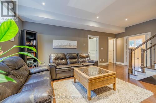 7 Parklane Crescent, St. Catharines (461 - Glendale/Glenridge), ON - Indoor Photo Showing Living Room