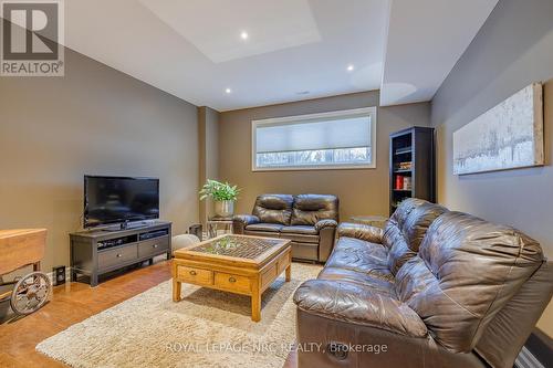 7 Parklane Crescent, St. Catharines (461 - Glendale/Glenridge), ON - Indoor Photo Showing Living Room