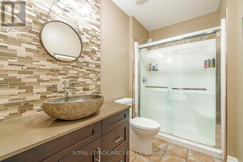 7 Parklane Crescent, St. Catharines (461 - Glendale/Glenridge), ON - Indoor Photo Showing Bathroom