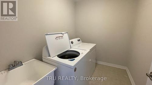 717 Brittanic Road N, Ottawa, ON - Indoor Photo Showing Laundry Room