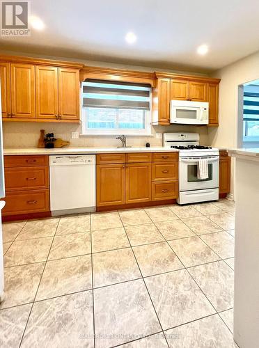 Main - 5285 Woodhaven Court, Burlington, ON - Indoor Photo Showing Kitchen