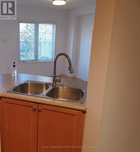 152 - 5255 Palmetto Place, Mississauga, ON - Indoor Photo Showing Kitchen With Double Sink