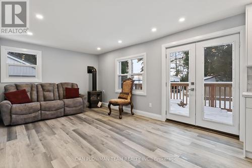 19 Burnett Shore Road, Kawartha Lakes, ON - Indoor Photo Showing Living Room