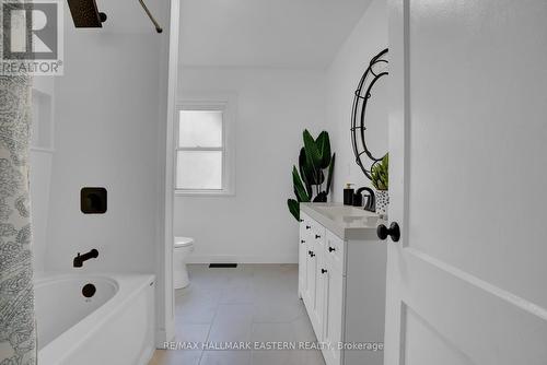 114 Thomas Street, Oshawa (Lakeview), ON - Indoor Photo Showing Bathroom