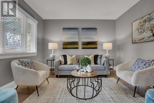 114 Thomas Street, Oshawa (Lakeview), ON - Indoor Photo Showing Living Room