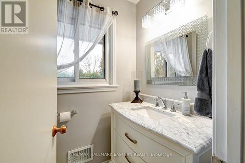 827 Somerville Street, Oshawa (Northglen), ON - Indoor Photo Showing Bathroom