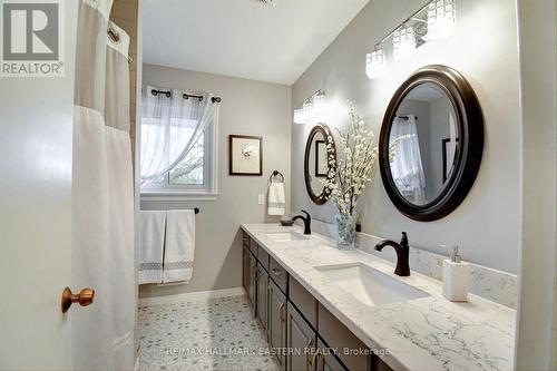 827 Somerville Street, Oshawa (Northglen), ON - Indoor Photo Showing Bathroom