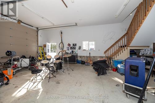 319586 Grey Road 1 Road, Georgian Bluffs, ON - Indoor Photo Showing Garage