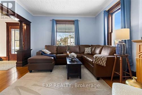 1 - 62 Burgar Street, Welland (768 - Welland Downtown), ON - Indoor Photo Showing Living Room