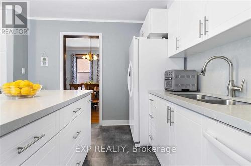 1 - 62 Burgar Street, Welland (768 - Welland Downtown), ON - Indoor Photo Showing Kitchen With Double Sink