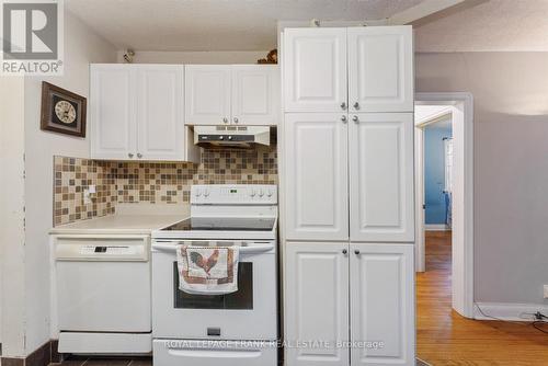 135 Lauder Road, Oshawa (O'Neill), ON - Indoor Photo Showing Kitchen