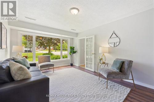 3346 Courtice Road, Clarington (Courtice), ON - Indoor Photo Showing Living Room