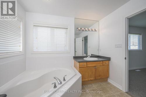 2941 Paulkane Chase, London, ON - Indoor Photo Showing Bathroom