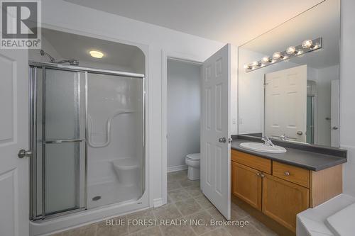 2941 Paulkane Chase, London, ON - Indoor Photo Showing Bathroom