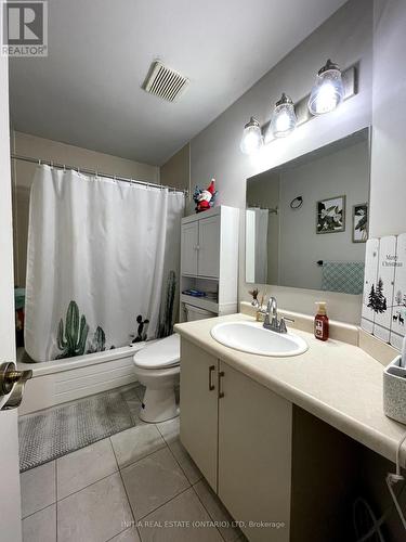 249 Martinet Avenue, London, ON - Indoor Photo Showing Bathroom