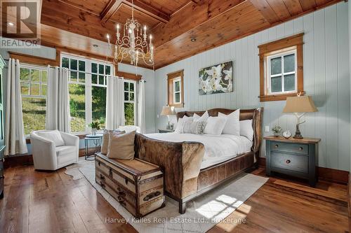 1074 Tally Ho Winter Park Road, Lake Of Bays (Sinclair), ON - Indoor Photo Showing Bedroom