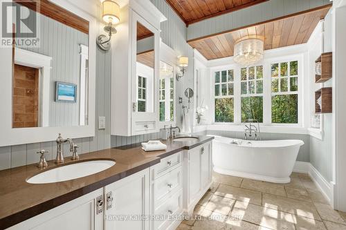 1074 Tally Ho Winter Park Road, Lake Of Bays (Sinclair), ON - Indoor Photo Showing Bathroom