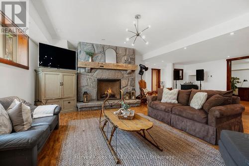 1074 Tally Ho Winter Park Road, Lake Of Bays (Sinclair), ON - Indoor Photo Showing Living Room With Fireplace