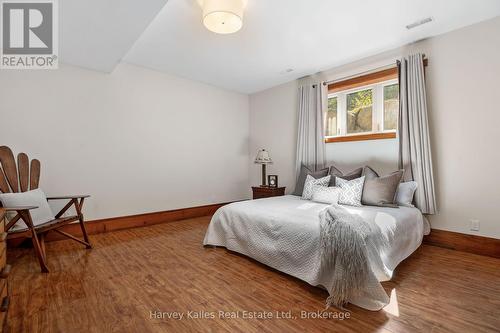 1074 Tally Ho Winter Park Road, Lake Of Bays (Sinclair), ON - Indoor Photo Showing Bedroom